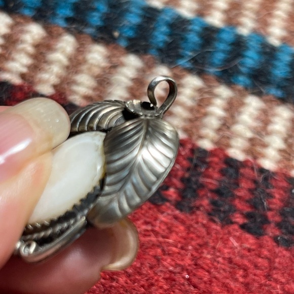 SOLD …Navajo Vintage MOP pendant - Picture 2 of 4